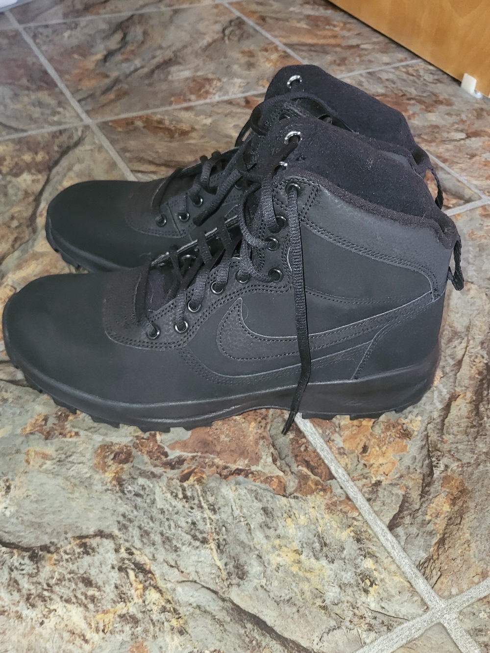 Nike Black Manoadome Men's High-Top Boots